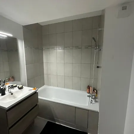 Privee Dans Un Partage * Drancy